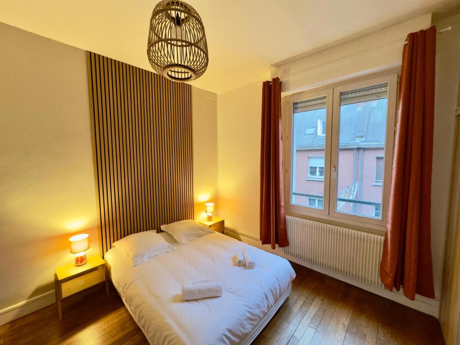 Cathedrale Et Beffroi A 180 Netflix - Parking Apartment *
