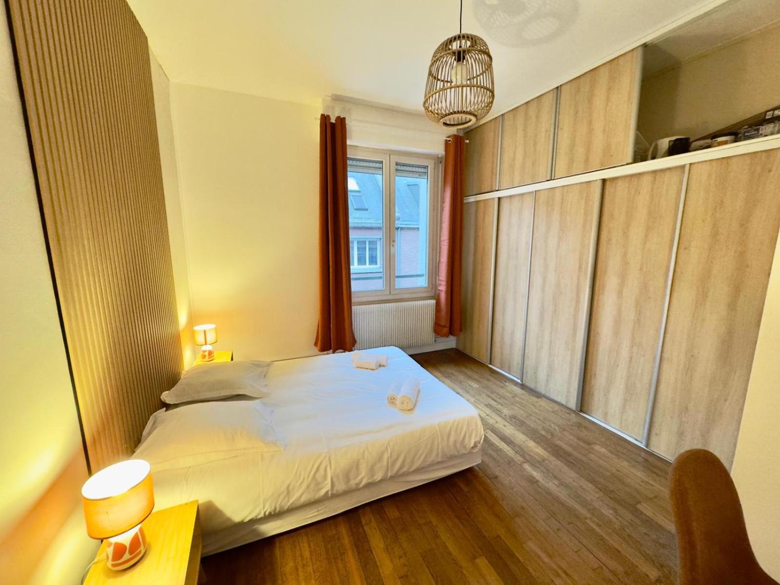 Cathedrale Et Beffroi A 180 Netflix - Parking Apartment *