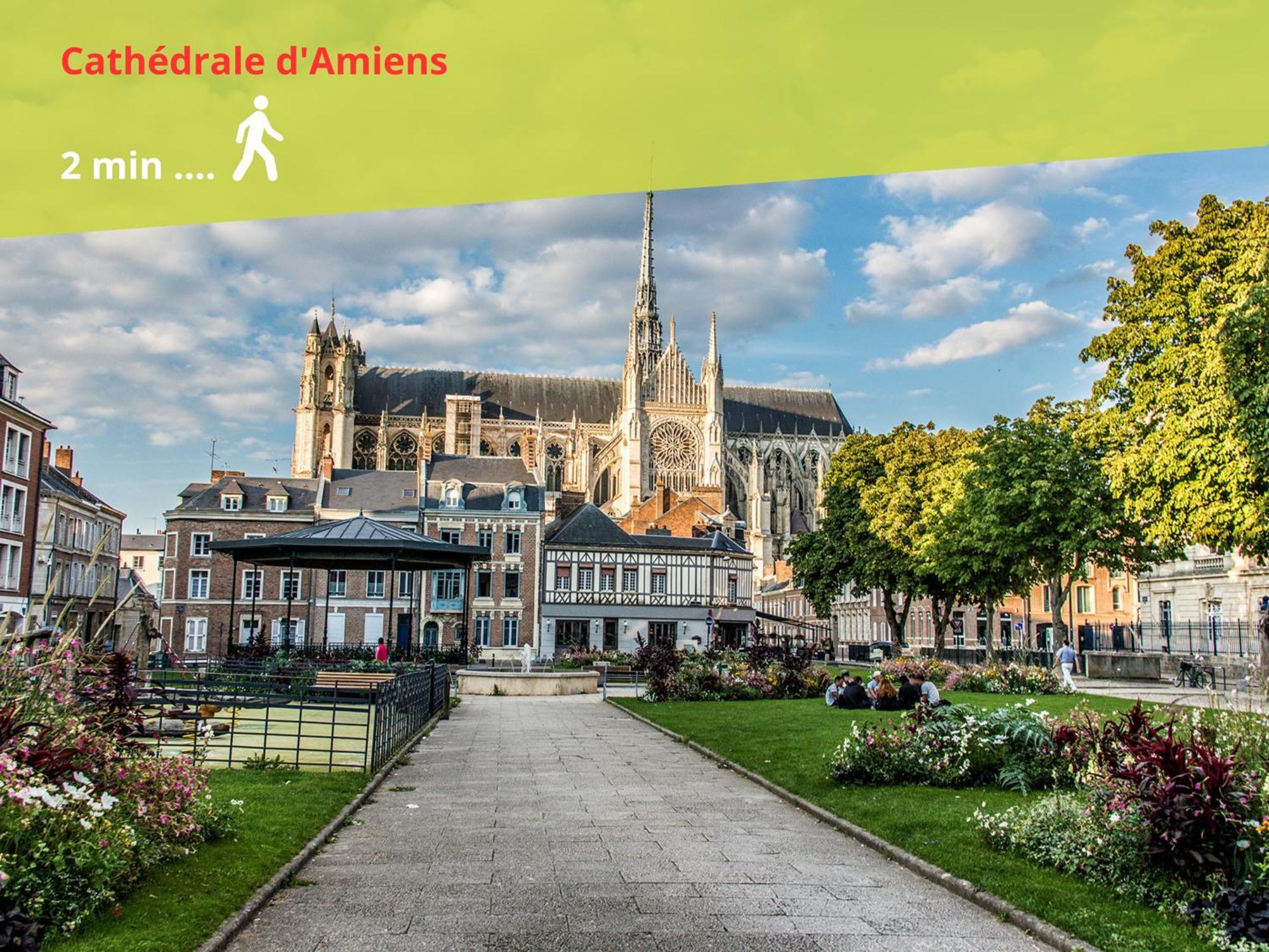 Cathedrale Et Beffroi A 180 Netflix - Parking