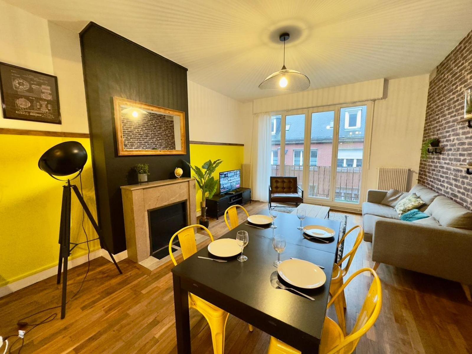 Cathedrale Et Beffroi A 180 Netflix - Parking Apartment *
